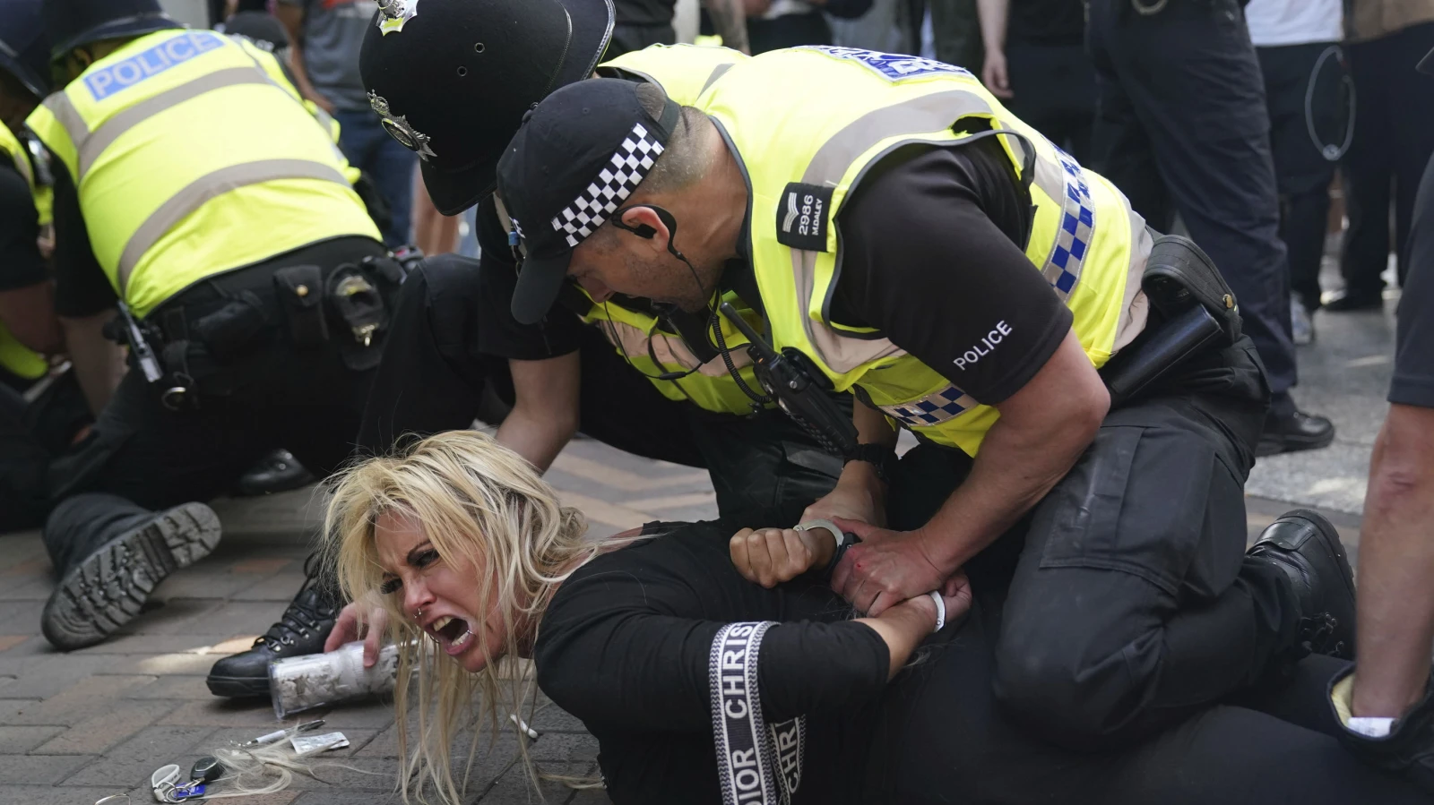 Über 90 Festnahmen nach Randale in Grossbritannien, © Keystone-SDA Über 90 Festnahmen nach Randale in Grossbritannien, © Keystone-SDA