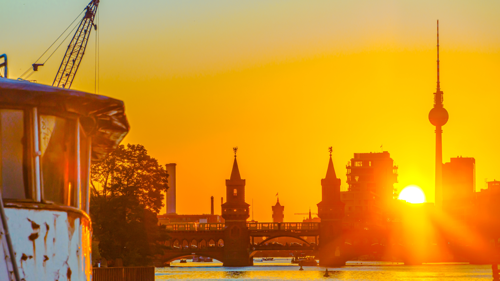 Berlin’de “Sıcak Hattı” Dönemi: Yaşlılar Aşırı Sıcaklara Karşı Telefonla Uyarılıyor, © shutterstock