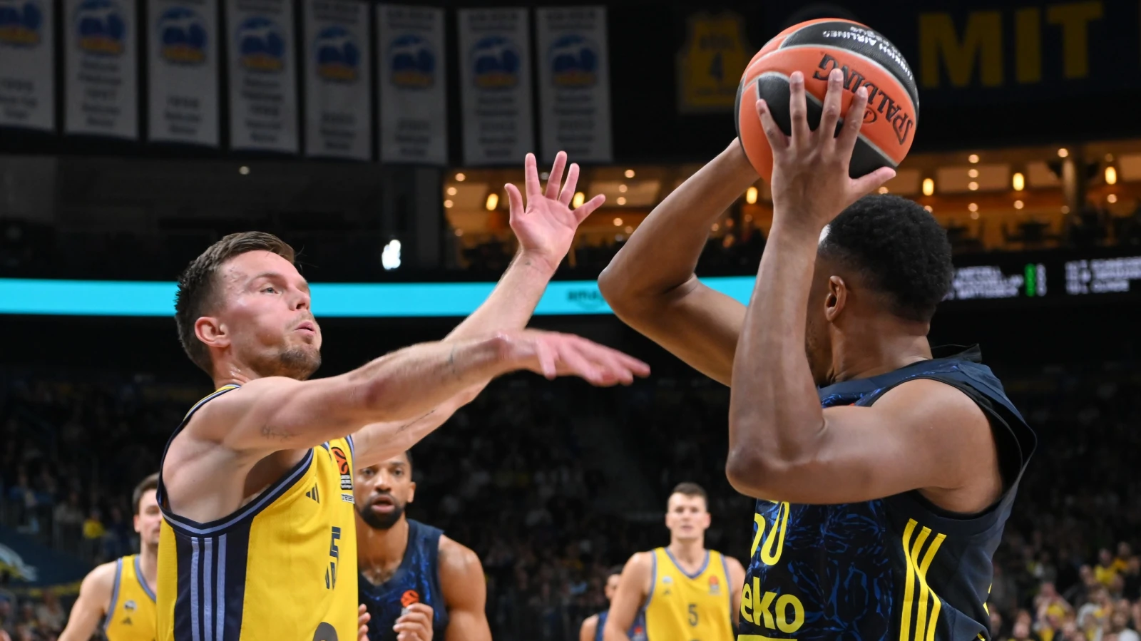 Fenerbahçe, Berlin Duvarını Aştı: Alba Berlin'e Karşı Kritik Galibiyet, © Göksu İlayda Öge Fenerbahçe, Berlin Duvarını Aştı: Alba Berlin'e Karşı Kritik Galibiyet, © Göksu İlayda Öge
