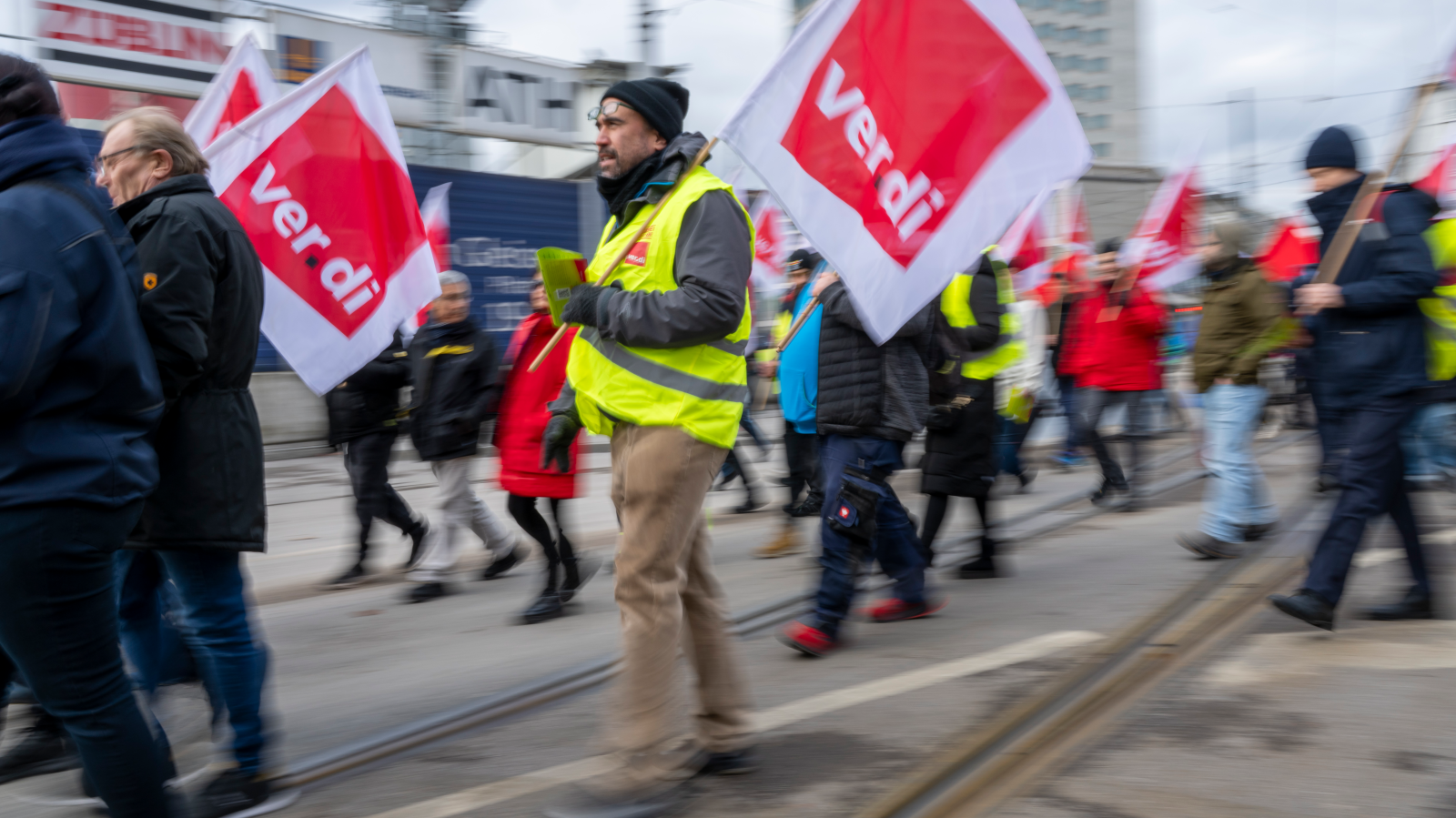 Almanya’da Uyarı Grevi: ver.di Trafik Sektöründe İş Bırakma Çağrısı Yaptı, © Peter Kneffel/dpa