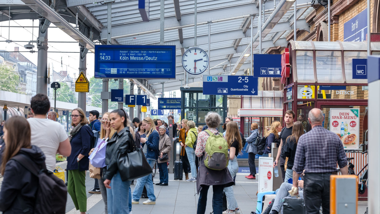 Toplu Ulaşımda Sayılar Arttı!, © shutterstock