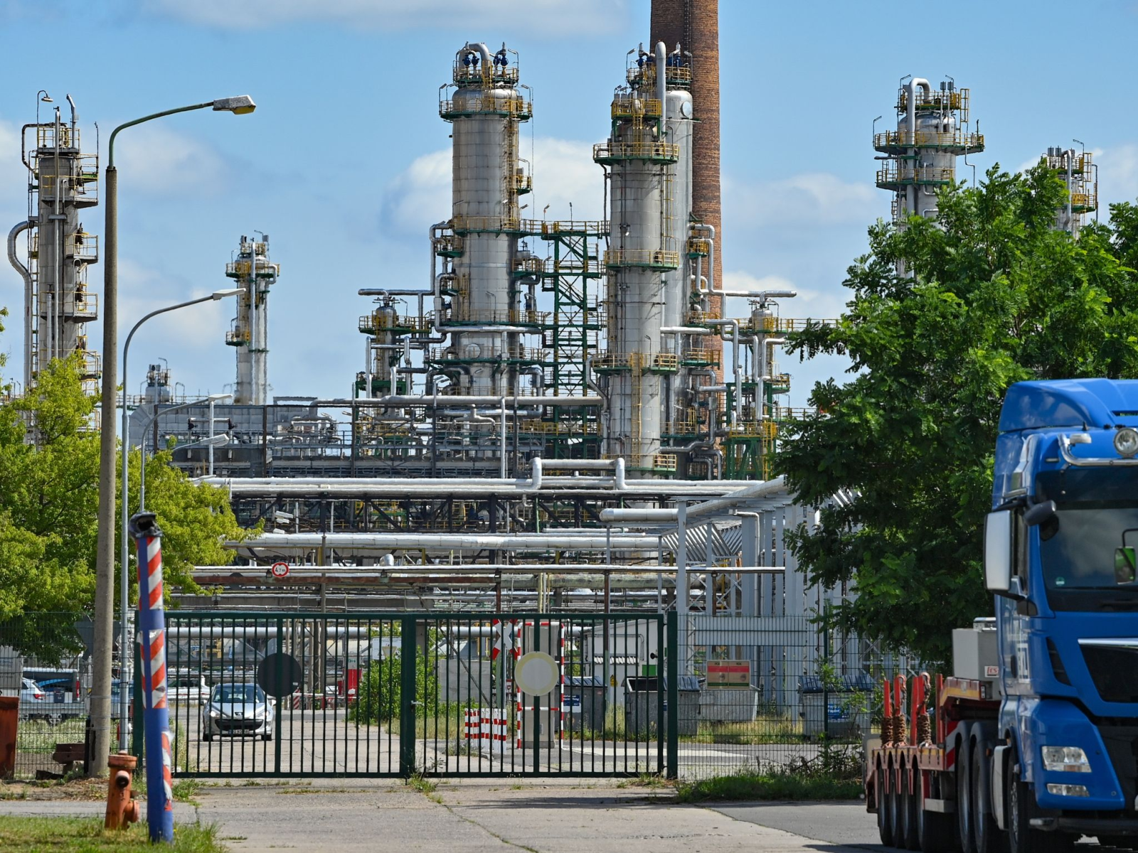 Anlagen zur Rohölverarbeitung auf dem Gelände der PCK-Raffinerie GmbH.