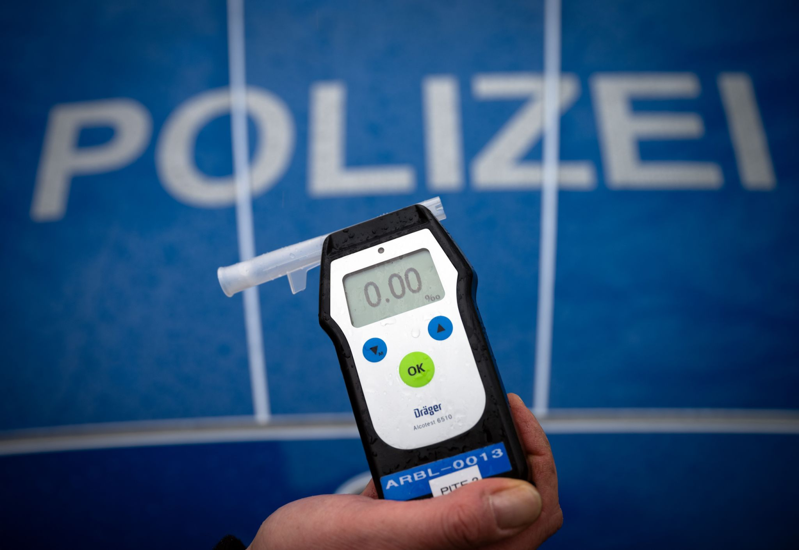 Nahezu überall und in nahezu jeder Form hat die Thüringer Polizei an diesem Wochenende Verkehrsteilnehmer im Rausch ertappt. Alkohol, Cannabis, Amphetamine - in manchen Fällen kam alles gleichzeitig zusammen. (Archiv-Symbolfoto), © Soeren Stache/dpa