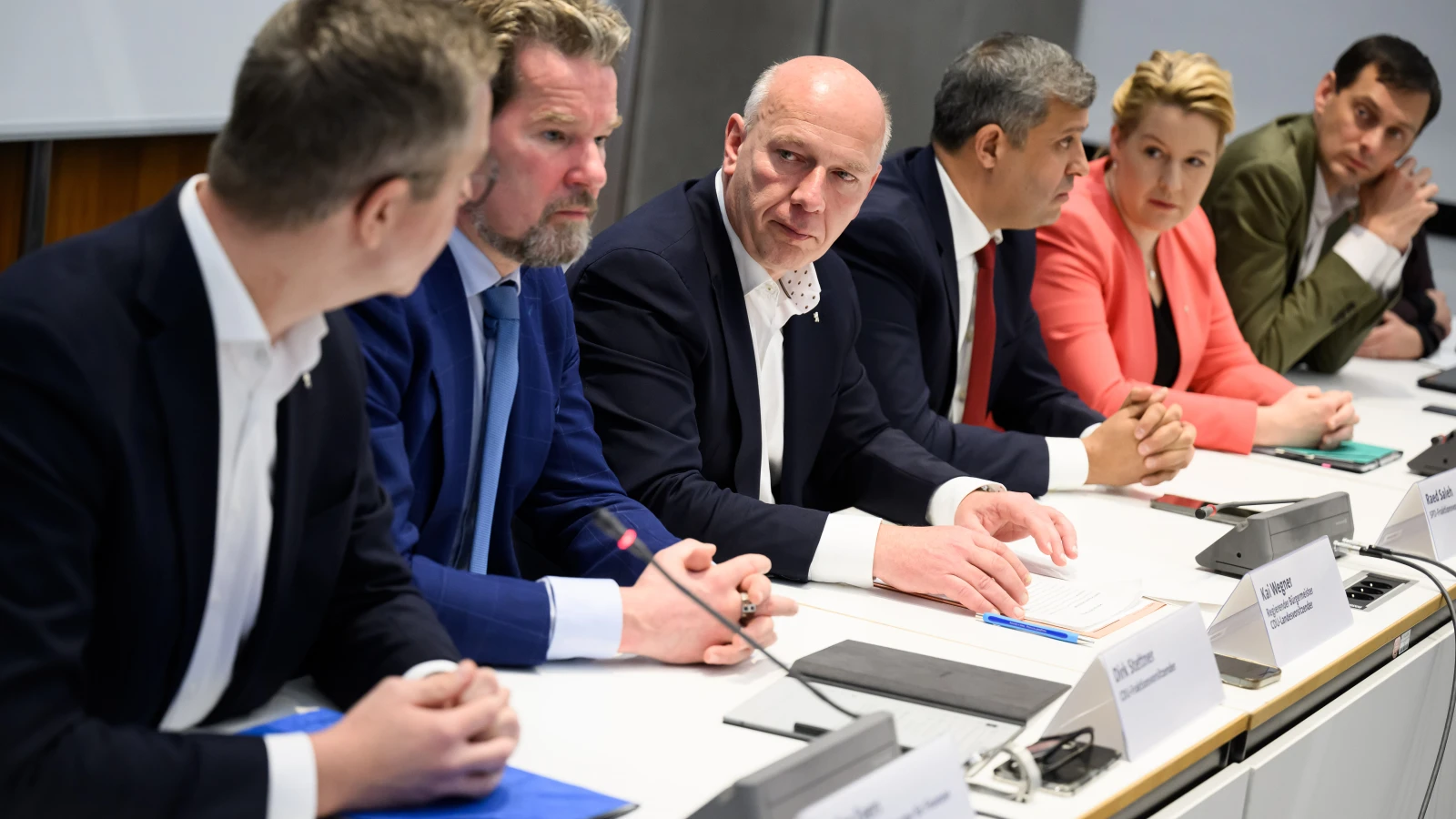 Berlin Senatosu Marzahn-Hellersdorf'ta Toplandı!, © dpa Berlin Senatosu Marzahn-Hellersdorf'ta Toplandı!, © dpa