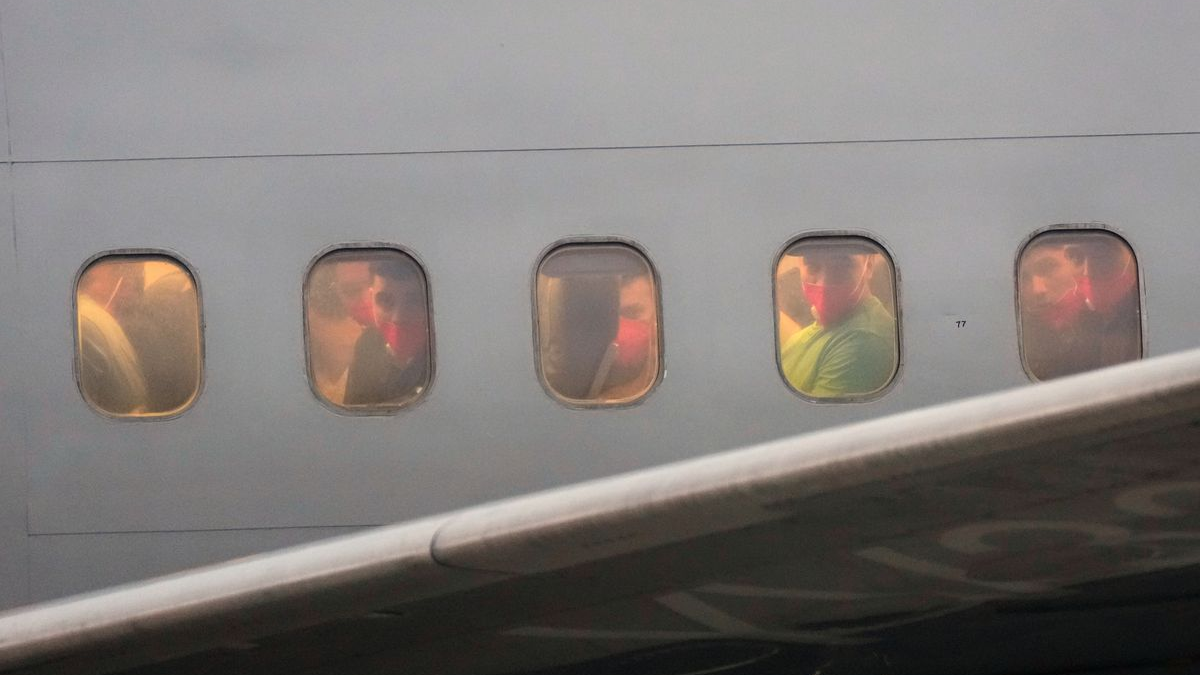 BW’de Sert Adım: Üç Kardeş Ülke Dışına Çıkarıldı, © Ariana Cubillos/AP/dpa