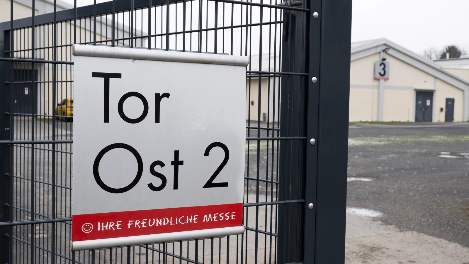 Gießen’de Geniş Güvenlik Önlemleri: AfD Yeni Gençlik Yapılanmasını Kuruyor, 50 Bin Protestocu Bekleniyor, © Boris Roessler/dpa Gießen’de Geniş Güvenlik Önlemleri: AfD Yeni Gençlik Yapılanmasını Kuruyor, 50 Bin Protestocu Bekleniyor, © Boris Roessler/dpa