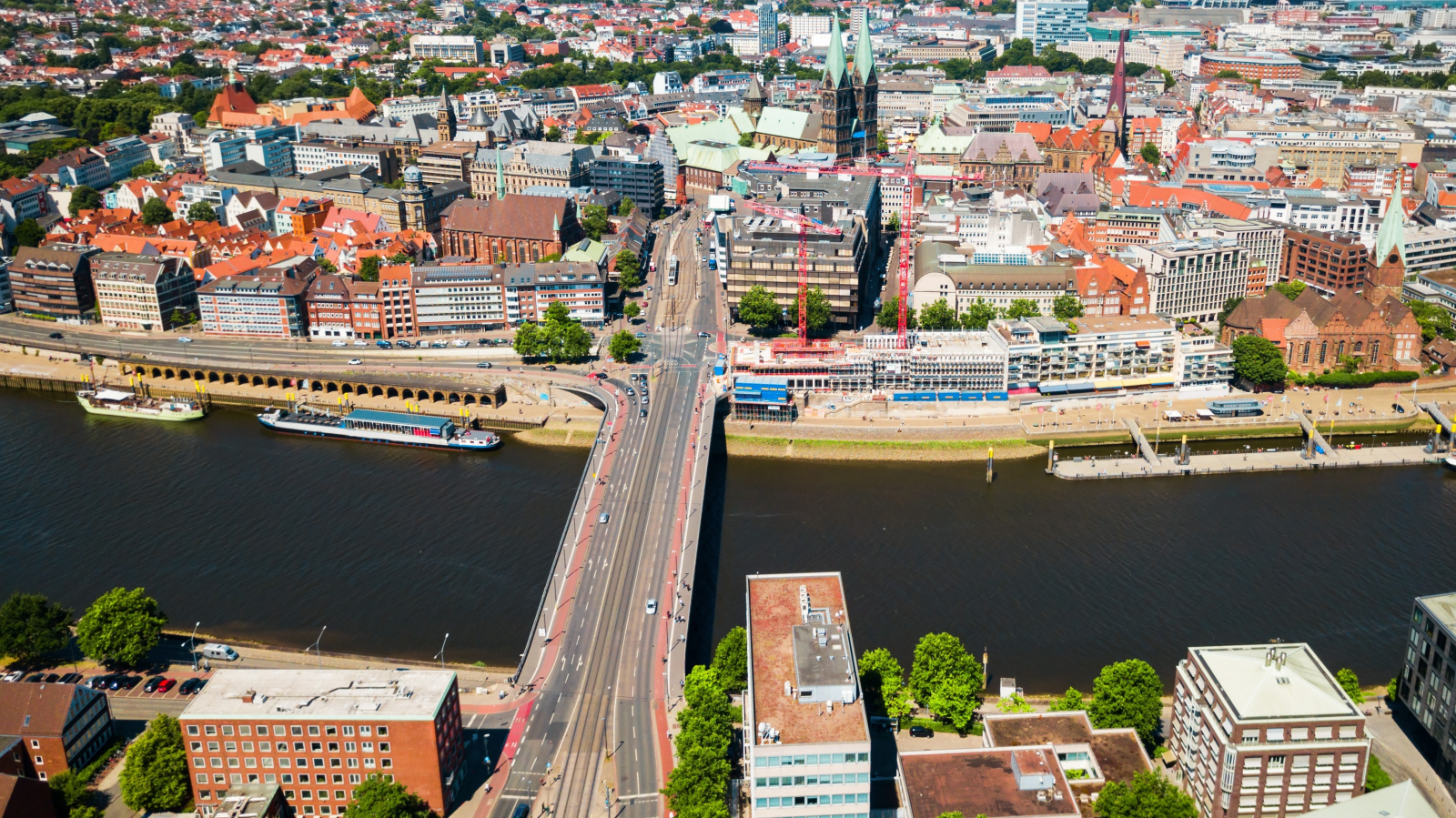 Bremen’de Smidt Köprüsü’nde Aşırı Yük Uyarısı, © shutterstock
