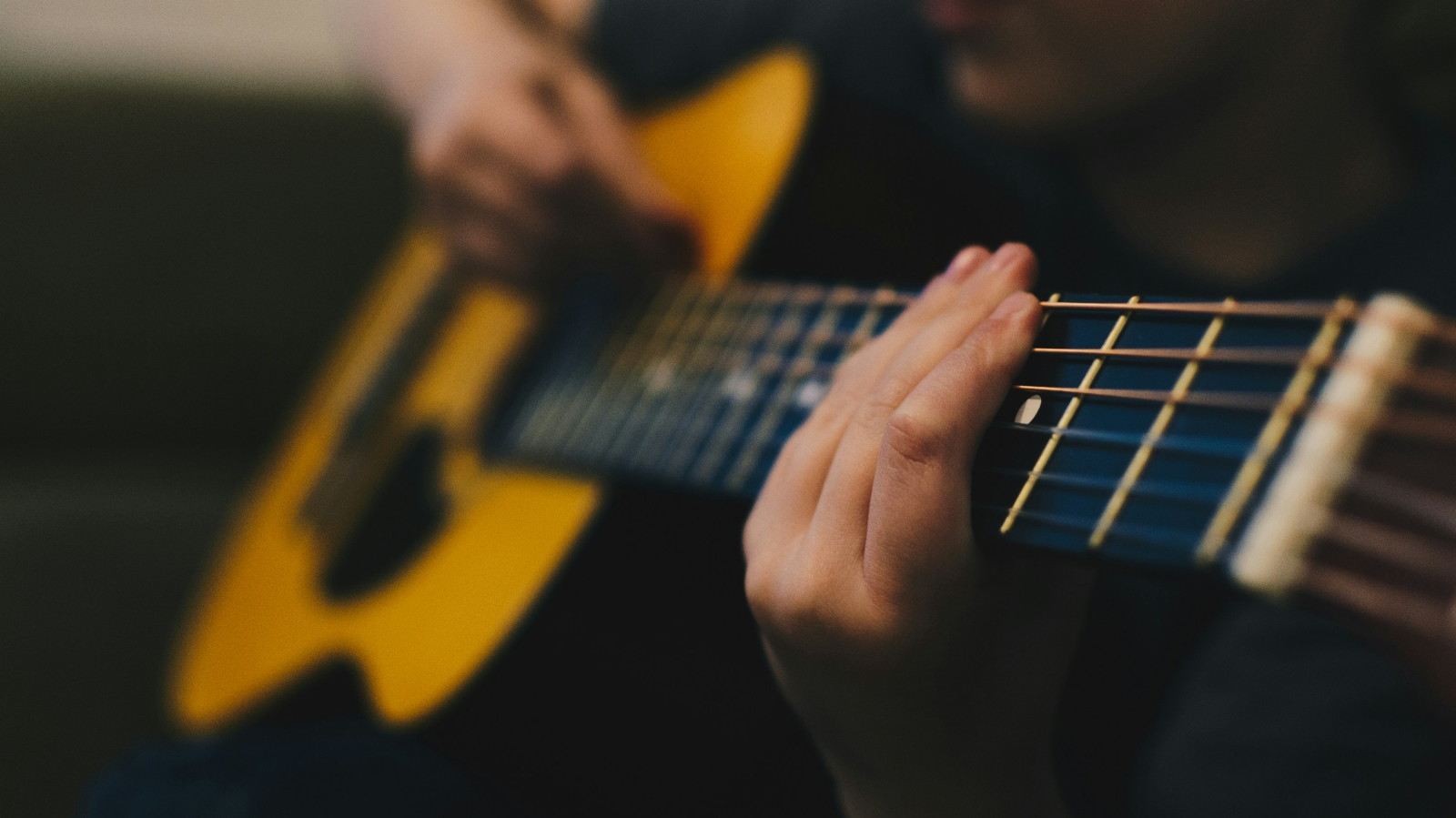 Programm Jugend und Musik, © Unsplash/Kelly Sikkema