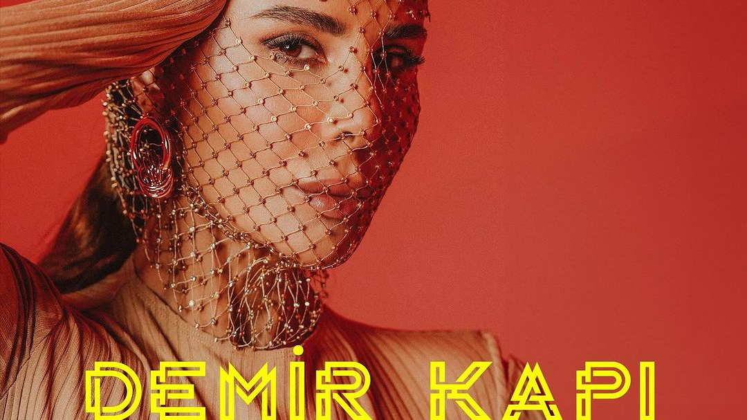Betül Demir’in Mabel Matiz imzalı yeni şarkısı “Demir Kapı”, © Betül Demir instagram hesabı