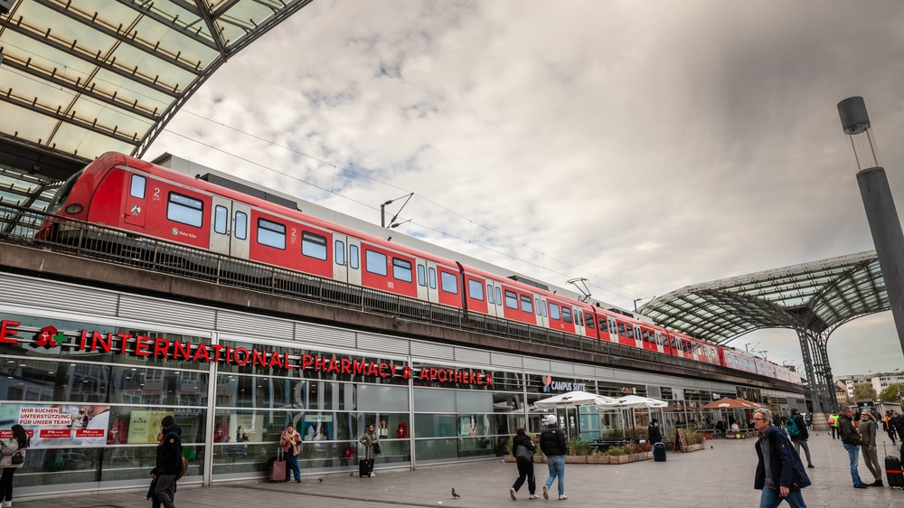 Köln'de Tren Trafiği Durdu: Sinyal Sistemleri Yenileniyor, © shutterstock