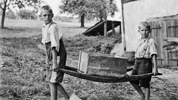 33 ehemalige Verdingkinder haben Entschädigung erhalten, © Paul Senn, FFV, Kunstmuseum Bern, Dep. GKS.