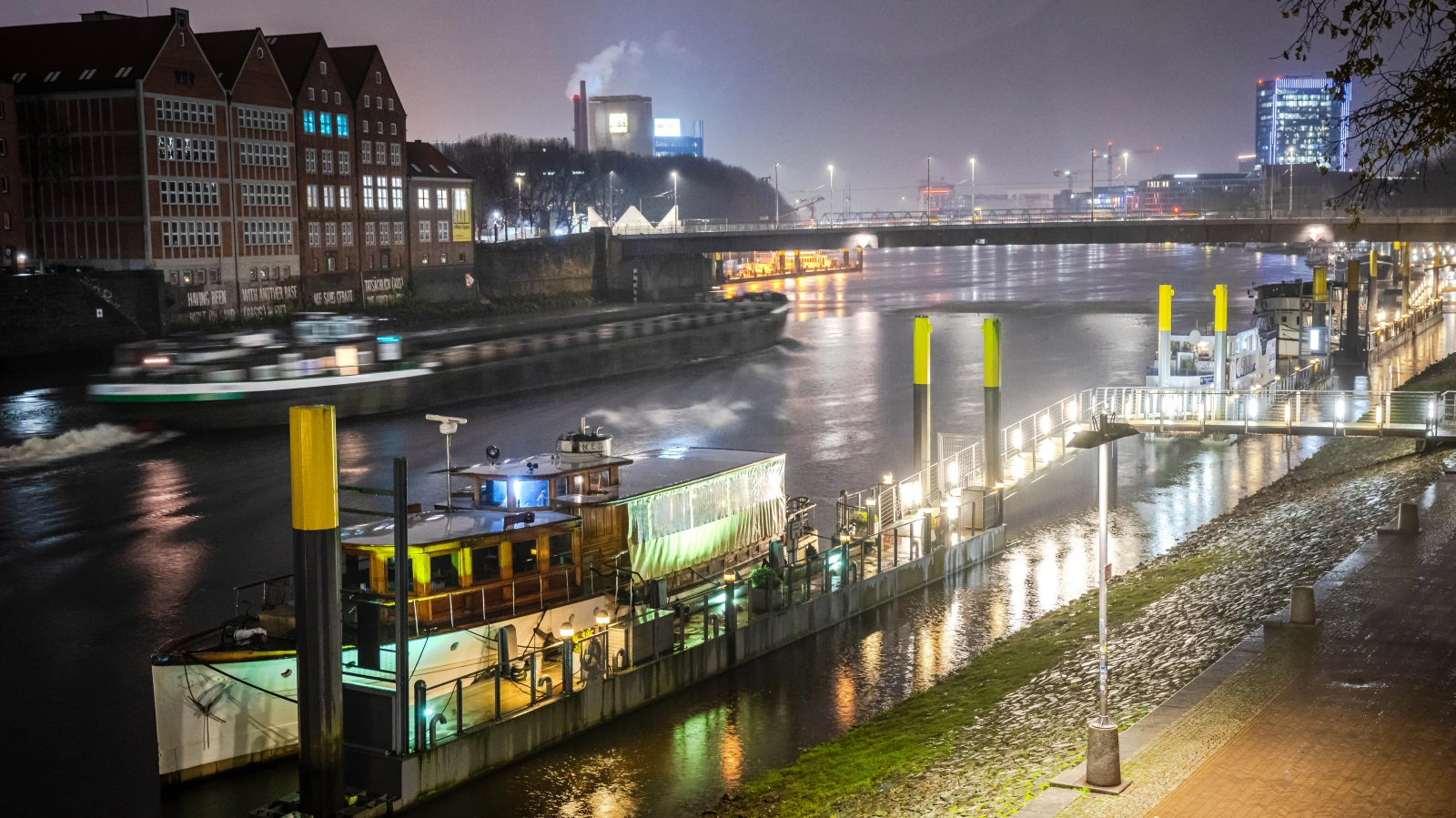 Bremen'de Sel Koruması: Güçlendirilmiş Setler, Daha Az Ağaç!, © dpa Bremen'de Sel Koruması: Güçlendirilmiş Setler, Daha Az Ağaç!, © dpa