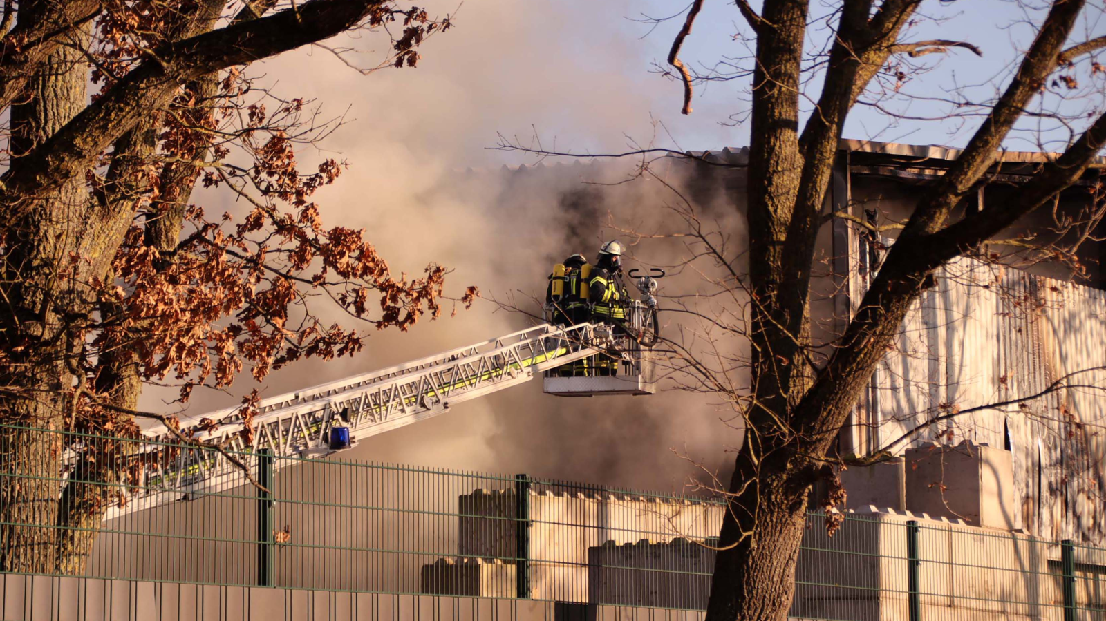 Koblenz: Eski Bira Fabrikasında Kundaklama, © Ralf Drefin/dpa