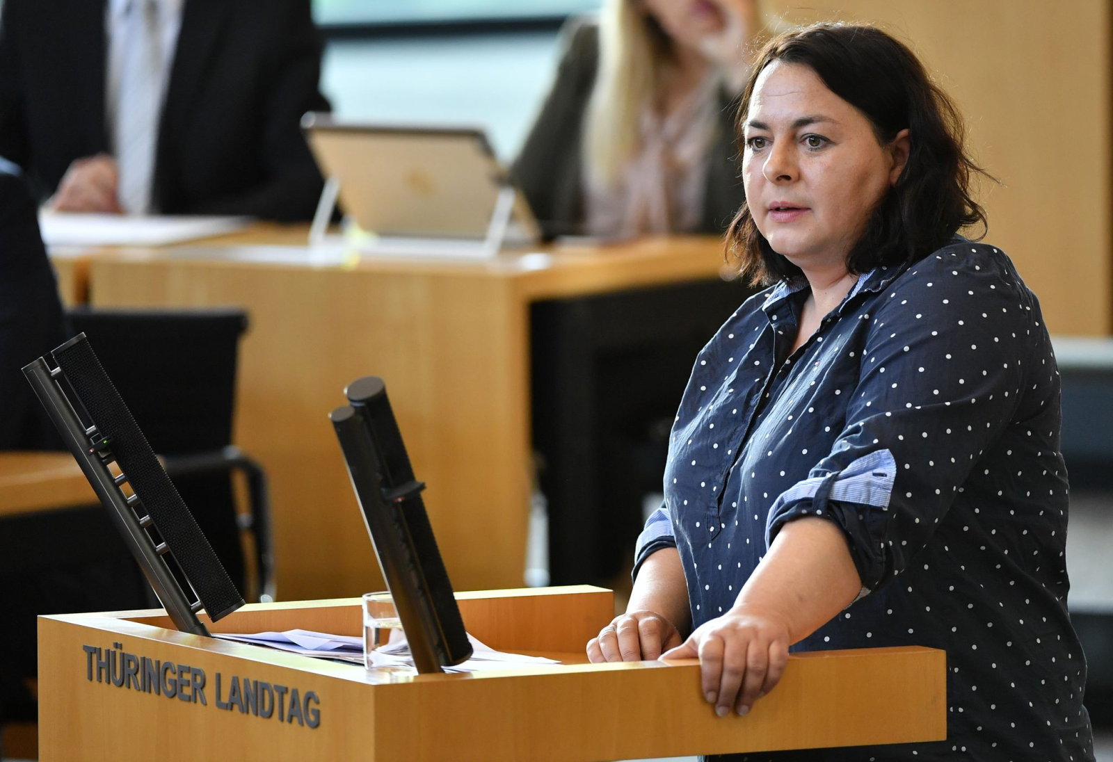 Die Linken-Abgeordnete Katharina König-Preuss spricht im Thüringer Landtag.