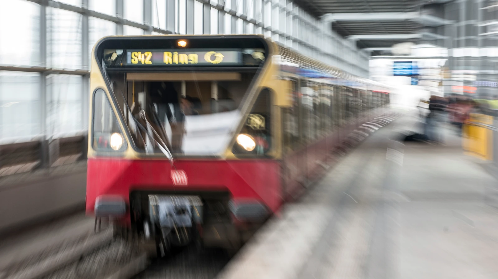 S-Bahn Seferlerinde Bir Ay Süreyle Kapanmalar Yaşanıyor!, © dpa S-Bahn Seferlerinde Bir Ay Süreyle Kapanmalar Yaşanıyor!, © dpa