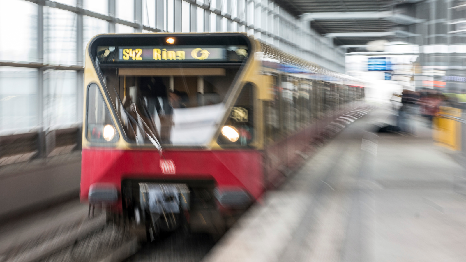 S-Bahn Seferlerinde Bir Ay Süreyle Kapanmalar Yaşanıyor!, © dpa