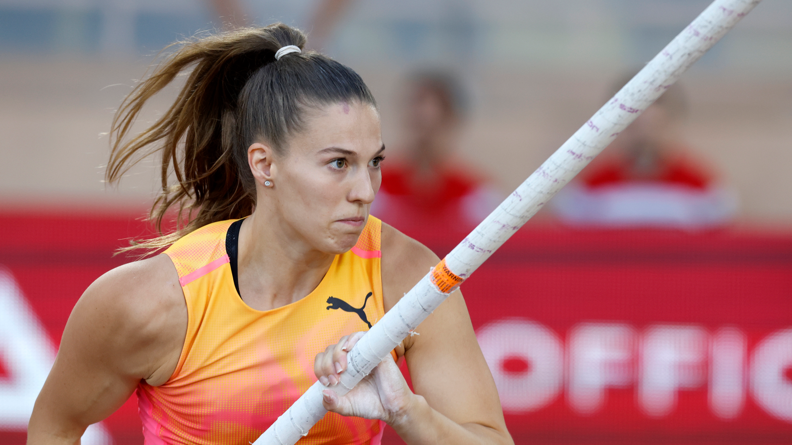 Angelica Moser fliegt in neue Sphären, © EPA/SEBASTIEN NOGIER