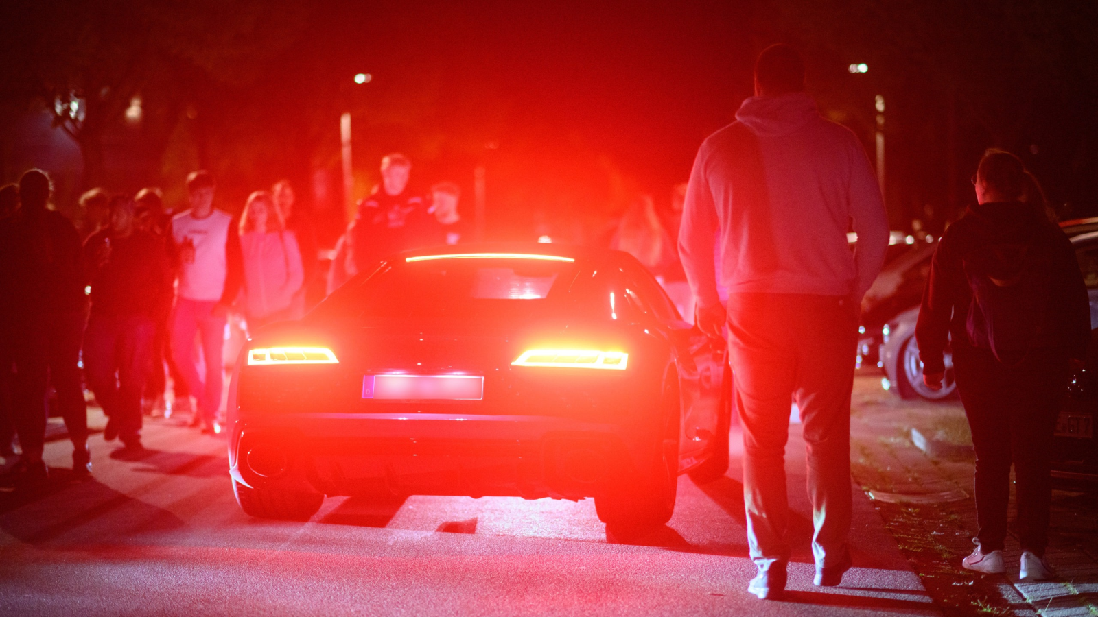 Bremerhaven, Hız ve Gürültü Yapan Sürücülere Karşı Önlem Alıyor!, © dpa / Julian Stratenschulte (Symbolbild)