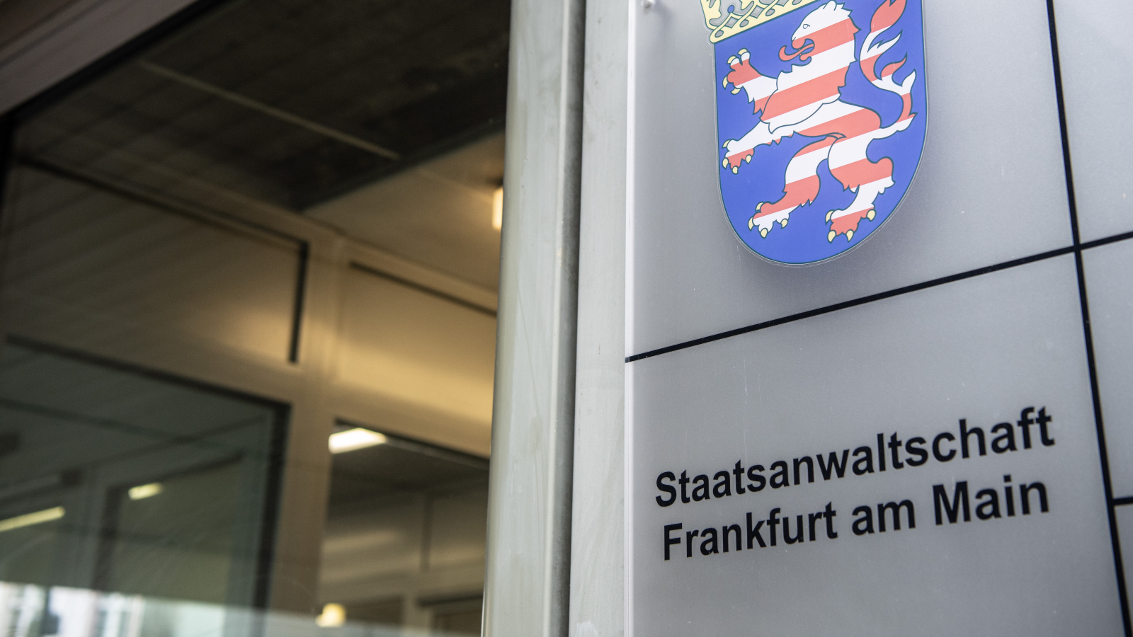 Frankfurt Savcılığı ve polis, Eintracht Frankfurt - VfB Stuttgart Bundesliga maçı sırasında yaşanan olaylarla bağlantılı olarak 29 şüpheliyi arıyor. , © dpa