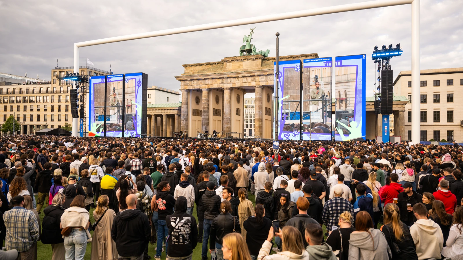 Berlin Fanmeile Bugün 100.000 Taraftar İçin Hazır!, © dpa Berlin Fanmeile Bugün 100.000 Taraftar İçin Hazır!, © dpa