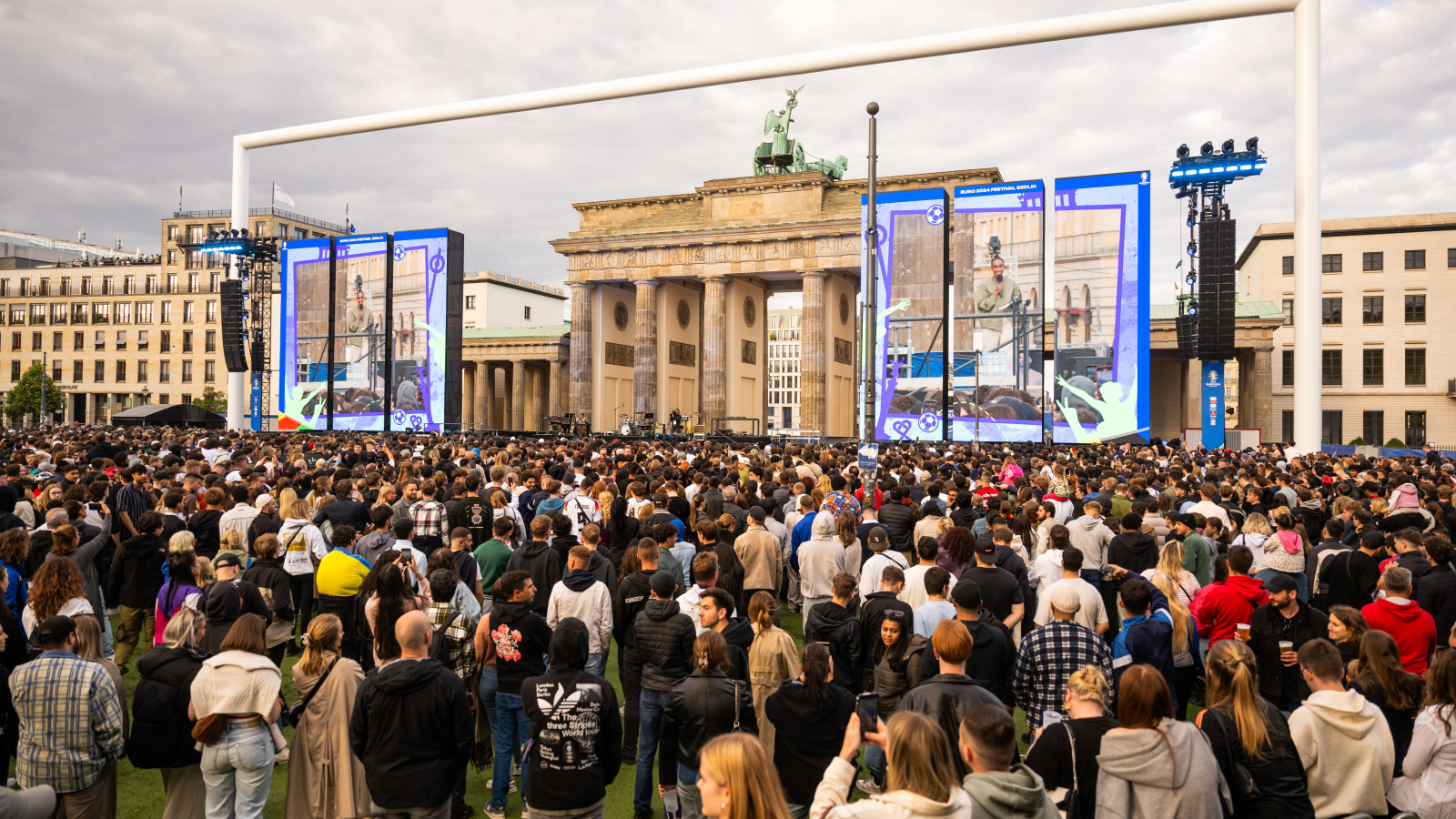 Berlin Fanmeile Bugün 100.000 Taraftar İçin Hazır!, © dpa