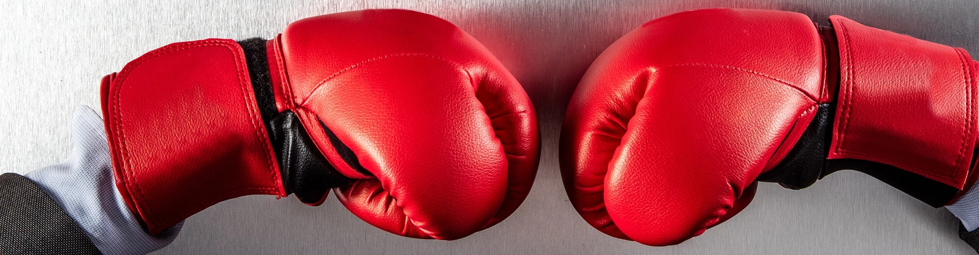 zwei Boxhandschuhe, © Shutterstock zwei Boxhandschuhe, © Shutterstock