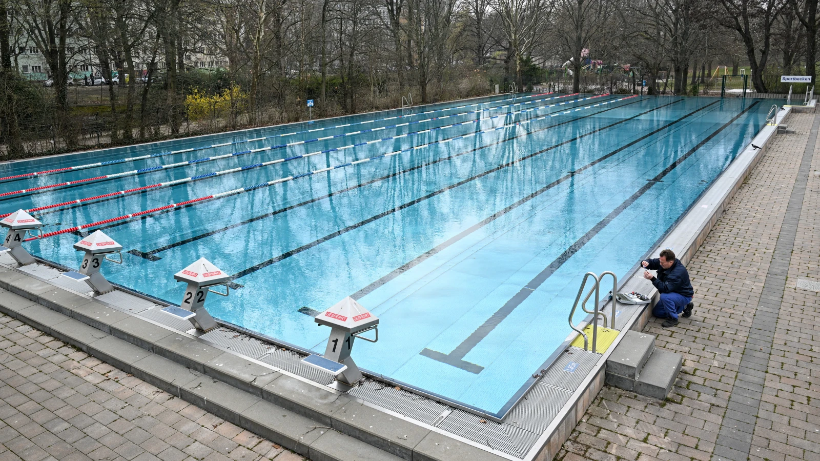 Berlin Açık Hava Havuzlarının İlki Yarın Açılıyor!, © Soeren Stache/dpa Berlin Açık Hava Havuzlarının İlki Yarın Açılıyor!, © Soeren Stache/dpa