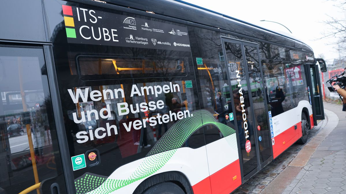 Hamburg'da Akıllı Trafik Işıkları Test Ediliyor, © dpa