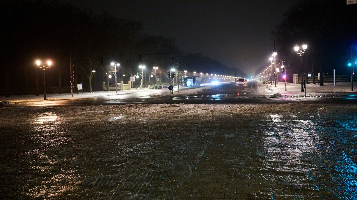 Berlin’de Buzlanma: Dikkat Yollar ve Kaldırımlar Aşırı Kaygan!, © Annette Riedl/dpa