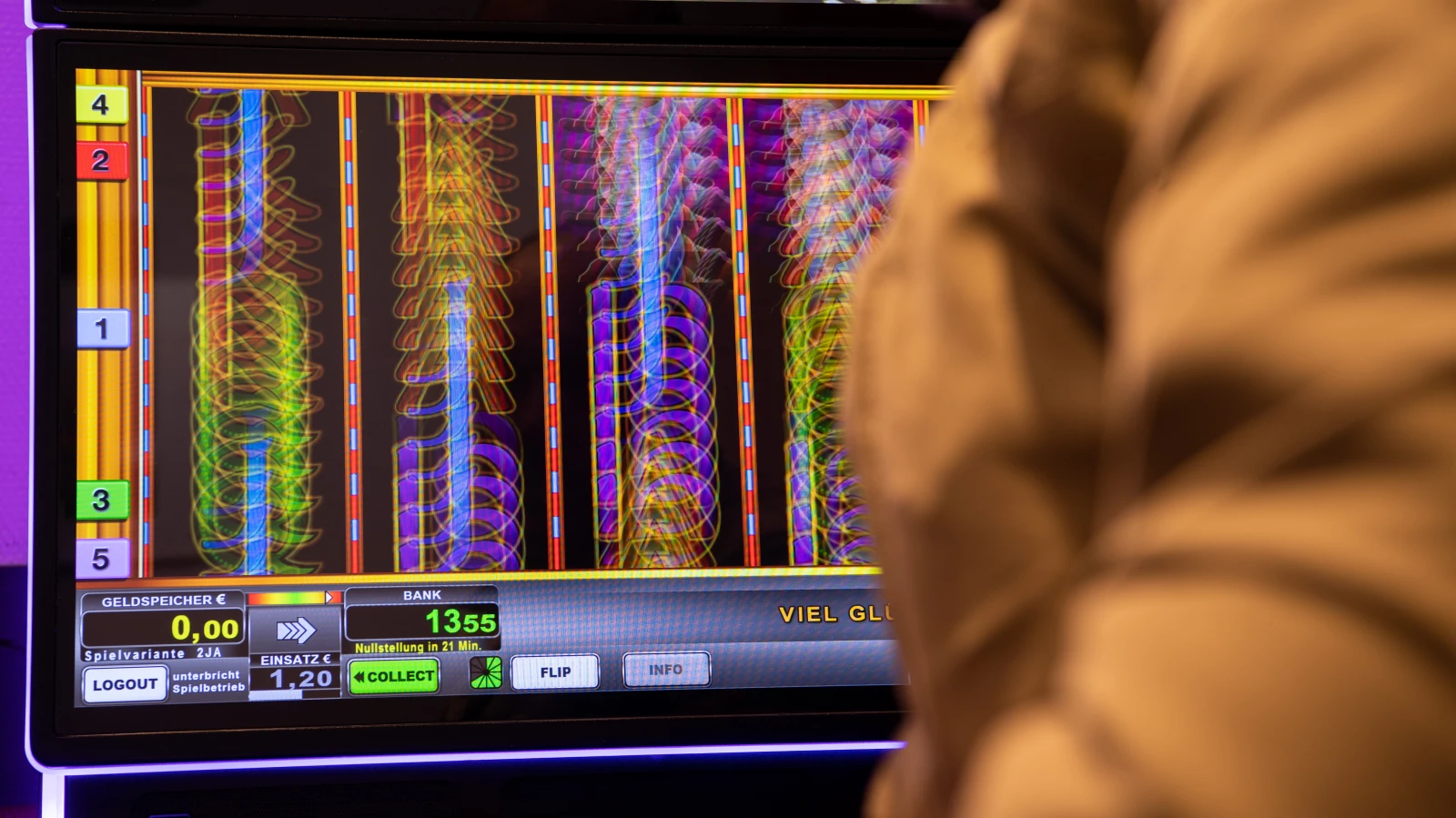 Bremerhaven’deki Kumar Salonlarına Sol Parti’den Eleştiri: Daha Fazlası Kapatılmalı!, © dpa Bremerhaven’deki Kumar Salonlarına Sol Parti’den Eleştiri: Daha Fazlası Kapatılmalı!, © dpa