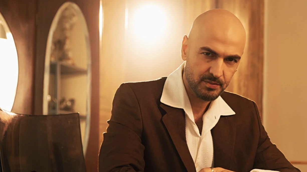 "Soner Sarıkabadayı'dan Yaz Rüzgarı Estiren Yeni Şarkı: 'Neresi?'", © Fotoğraf sanatçının resmi insatgaram hesabından alınmıştır. "Soner Sarıkabadayı'dan Yaz Rüzgarı Estiren Yeni Şarkı: 'Neresi?'", © Fotoğraf sanatçının resmi insatgaram hesabından alınmıştır.