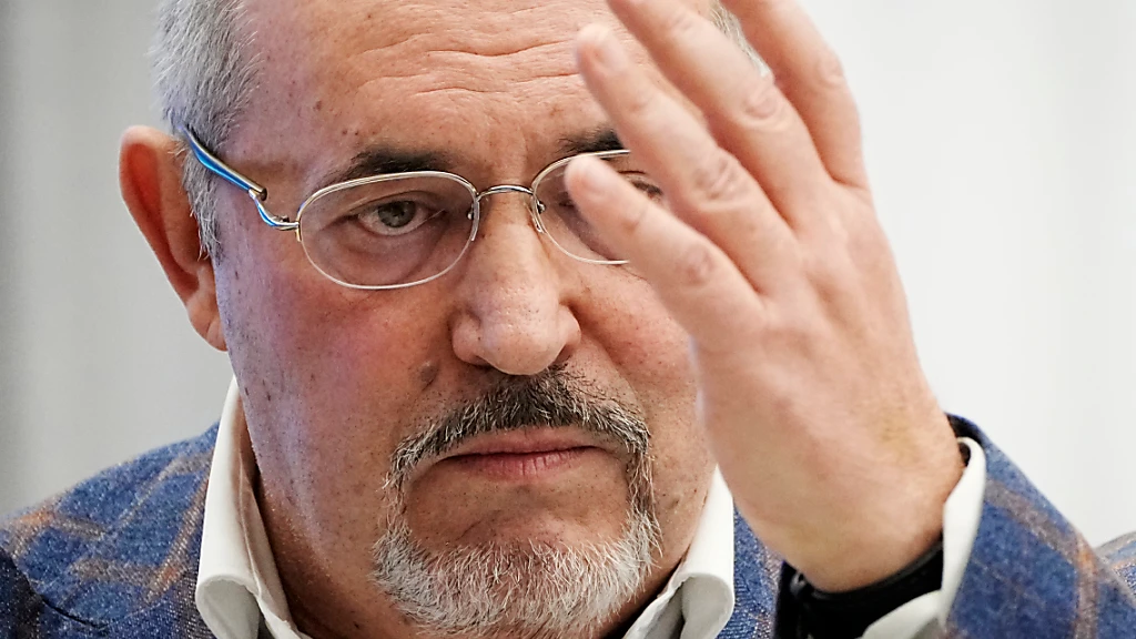 Oppositioneller Nadeschdin bei Präsidentenwahl nicht zugelassen, © Alexander Zemlianichenko/AP/dpa Oppositioneller Nadeschdin bei Präsidentenwahl nicht zugelassen, © Alexander Zemlianichenko/AP/dpa