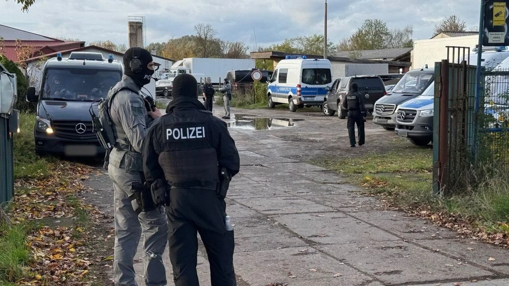 Nauen’de Dev Uyuşturucu Laboratuvarı Ortaya Çıkarıldı!, © Julian Stähle/dpa Nauen’de Dev Uyuşturucu Laboratuvarı Ortaya Çıkarıldı!, © Julian Stähle/dpa