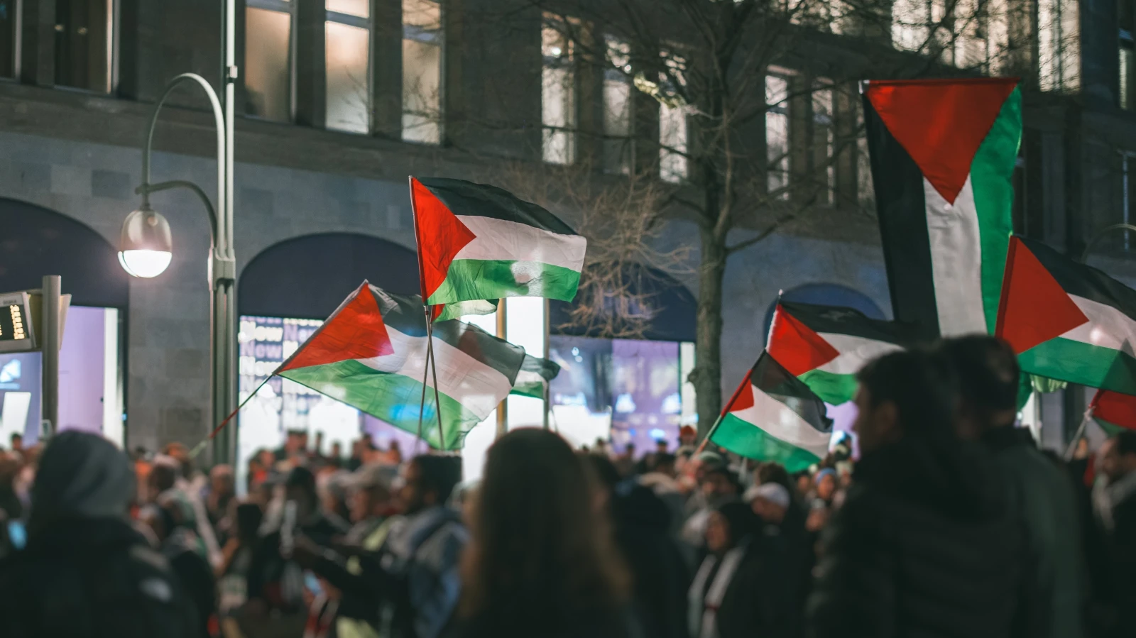 Berlin’de “All Eyes on Gaza” mitingi: Polis 30 bin katılımcıya hazırlanıyor, © shutterstock Berlin’de “All Eyes on Gaza” mitingi: Polis 30 bin katılımcıya hazırlanıyor, © shutterstock