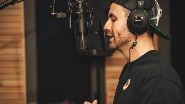 © Brett Sayles © Brett Sayles