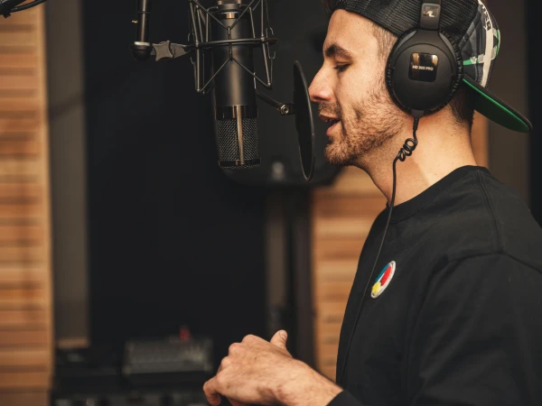 © Brett Sayles © Brett Sayles