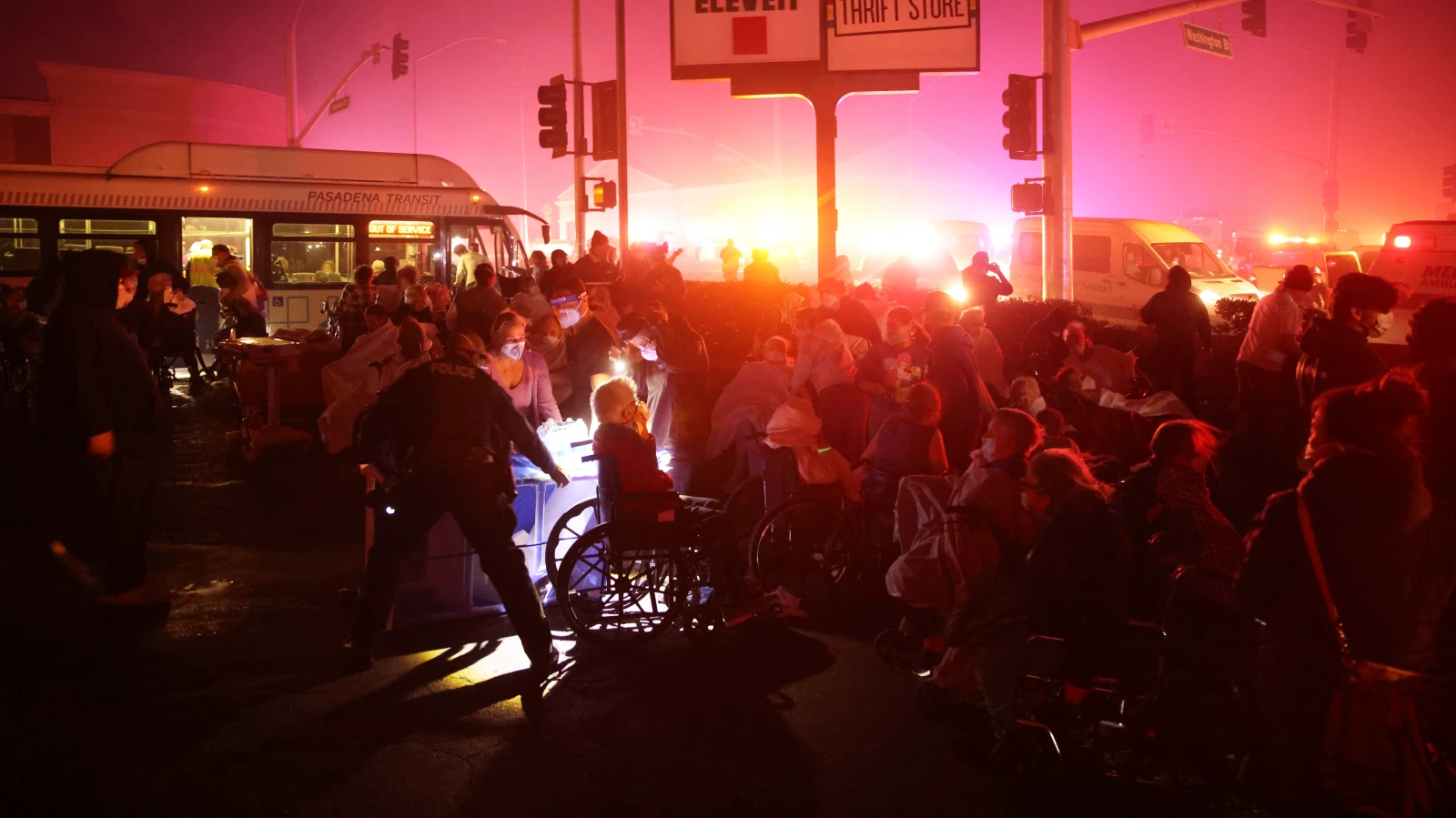 Über 52'000 Menschen in Los Angeles fliehen vor Bränden, © AP Photo/Ethan Swope Über 52'000 Menschen in Los Angeles fliehen vor Bränden, © AP Photo/Ethan Swope