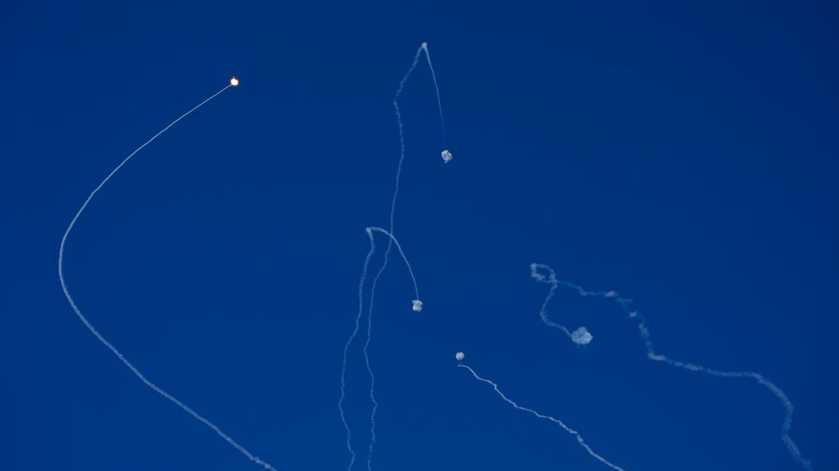 İran’dan Atılan Füze Hatay Semalarında İmha Edildi!, © Baz Ratner/AP/dpa