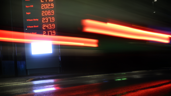 🎧 Almanya´da Benzin ve Mazot Fiyatları ne Zaman Düşecek?, © Karl-Josef Hildenbrand/dpa