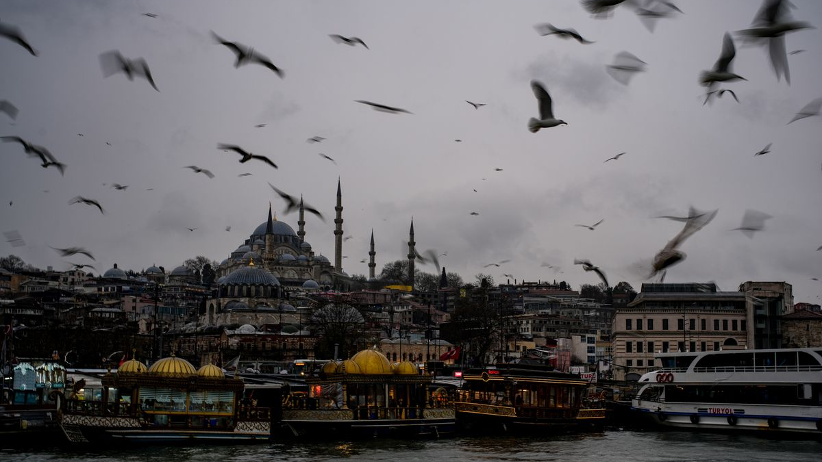 Türkiye’de Kar, Sağanak ve Fırtına Etkili!, © Emrah Gurel/AP/dpa