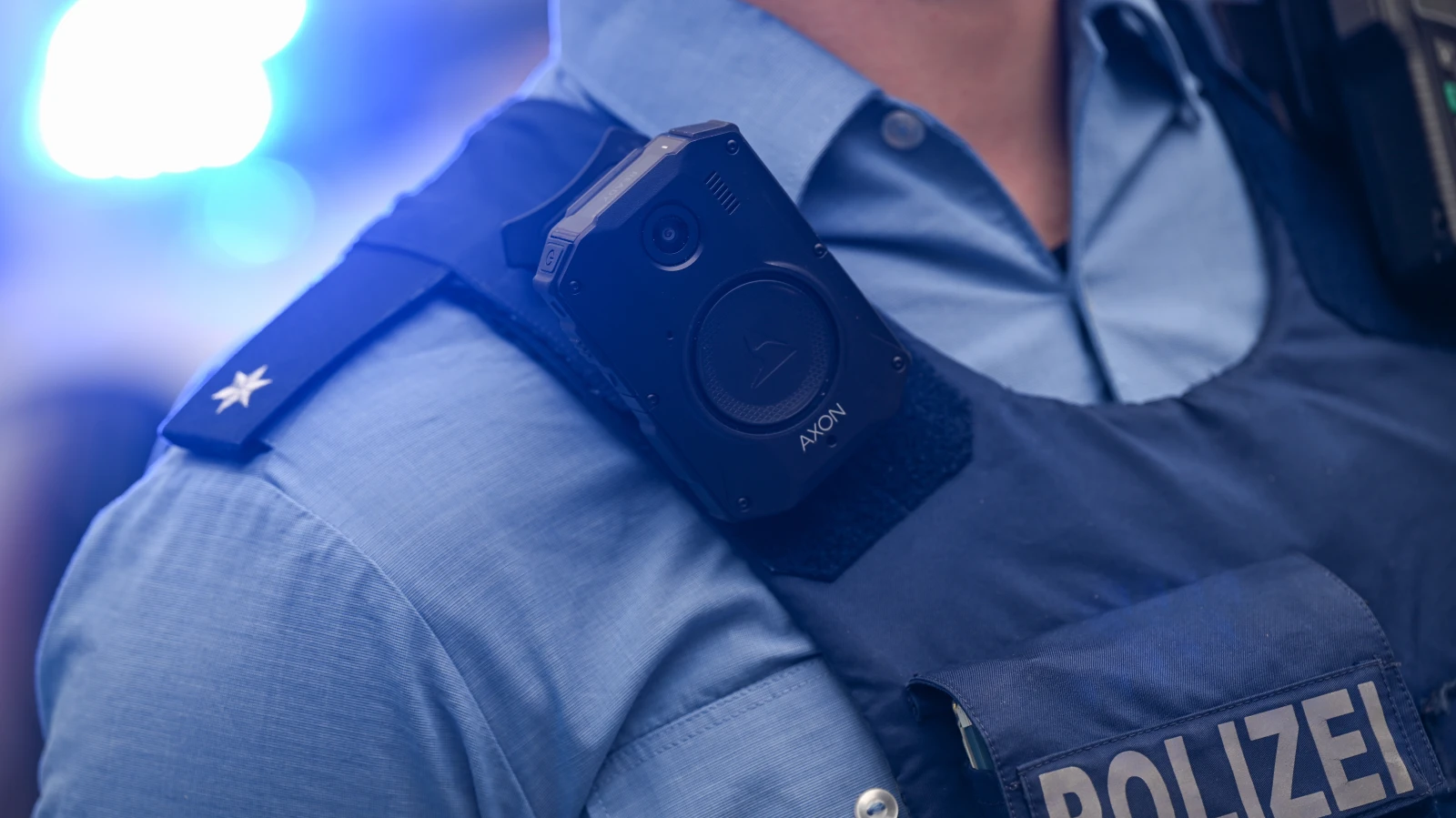 Oldenburg’daki Polis Kurşunları Sonrası: Bodycam Tartışması!, © Arne Dedert/dpa Oldenburg’daki Polis Kurşunları Sonrası: Bodycam Tartışması!, © Arne Dedert/dpa