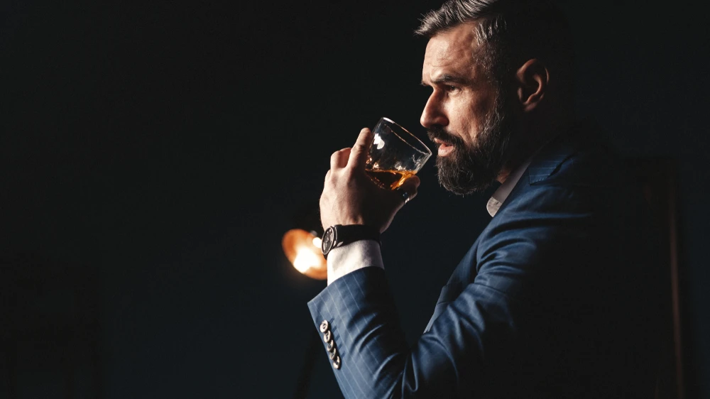 Alkol Nedeniyle İşe Devamsızlık Rekor Seviyede: Erkekler Daha Fazla Etkileniyor, © shutterstock Alkol Nedeniyle İşe Devamsızlık Rekor Seviyede: Erkekler Daha Fazla Etkileniyor, © shutterstock