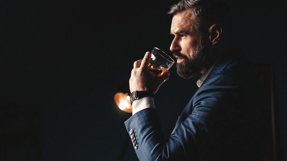 Alkol Nedeniyle İşe Devamsızlık Rekor Seviyede: Erkekler Daha Fazla Etkileniyor, © shutterstock