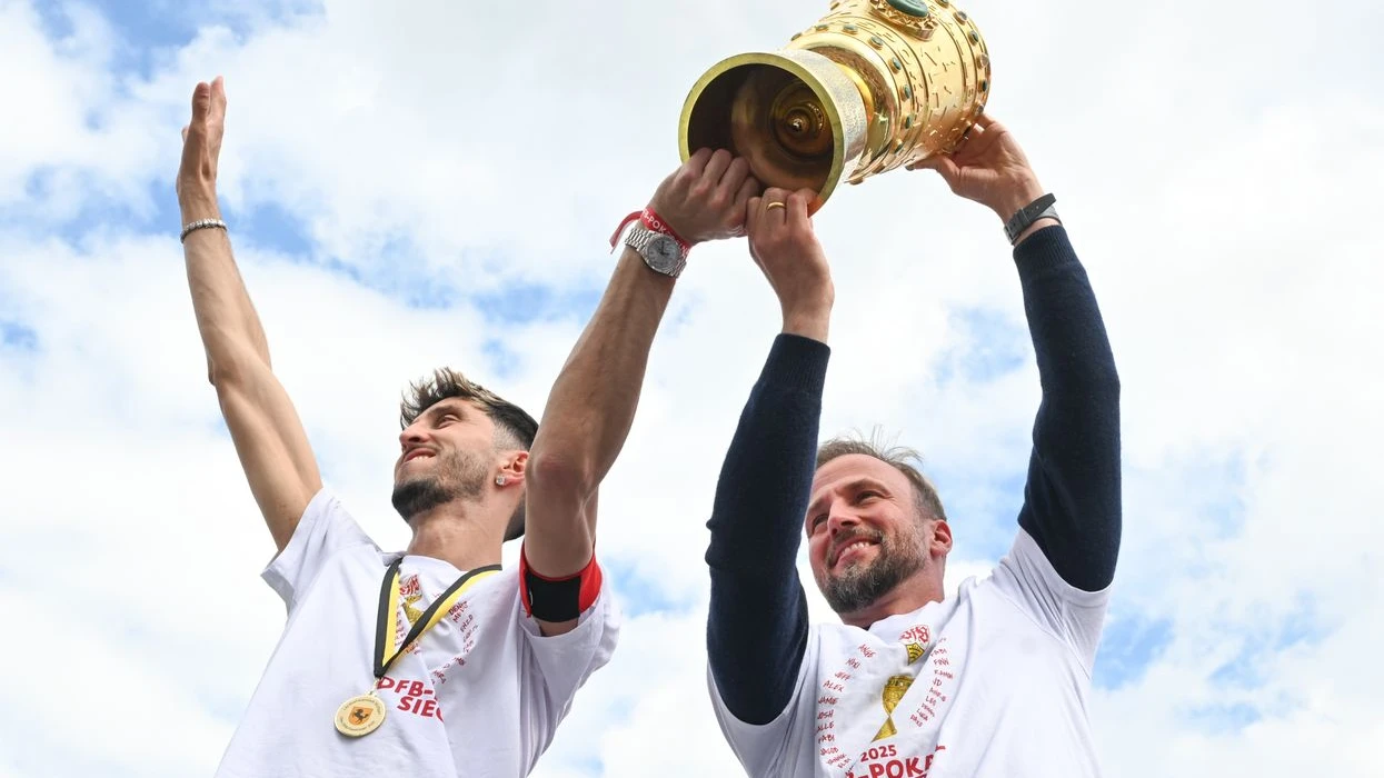 Stuttgart’ta DFB Kupası Coşkusu: Kutlamalar Olaylı Bitti!, © Uli Deck/dpa Stuttgart’ta DFB Kupası Coşkusu: Kutlamalar Olaylı Bitti!, © Uli Deck/dpa