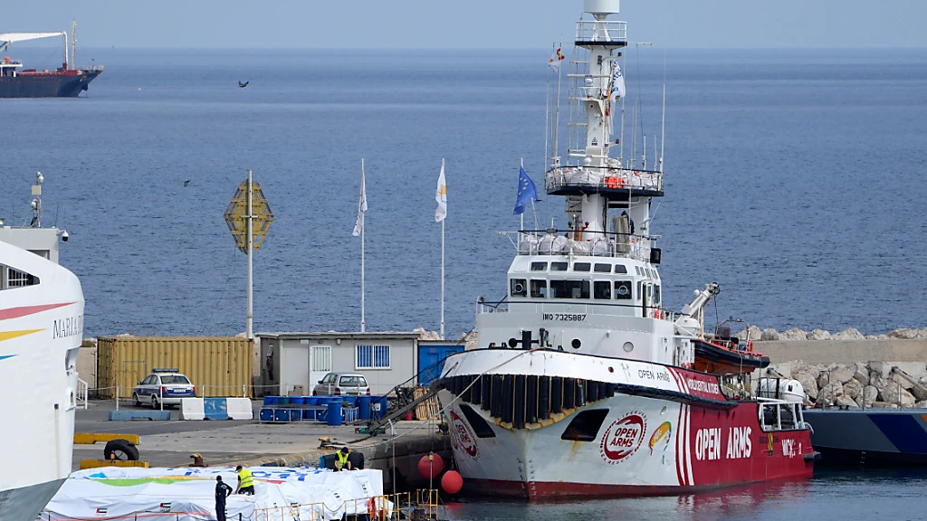 Schiff mit Hilfsgütern für Gaza ausgelaufen, © Petros Karadjias/AP/dpa Schiff mit Hilfsgütern für Gaza ausgelaufen, © Petros Karadjias/AP/dpa