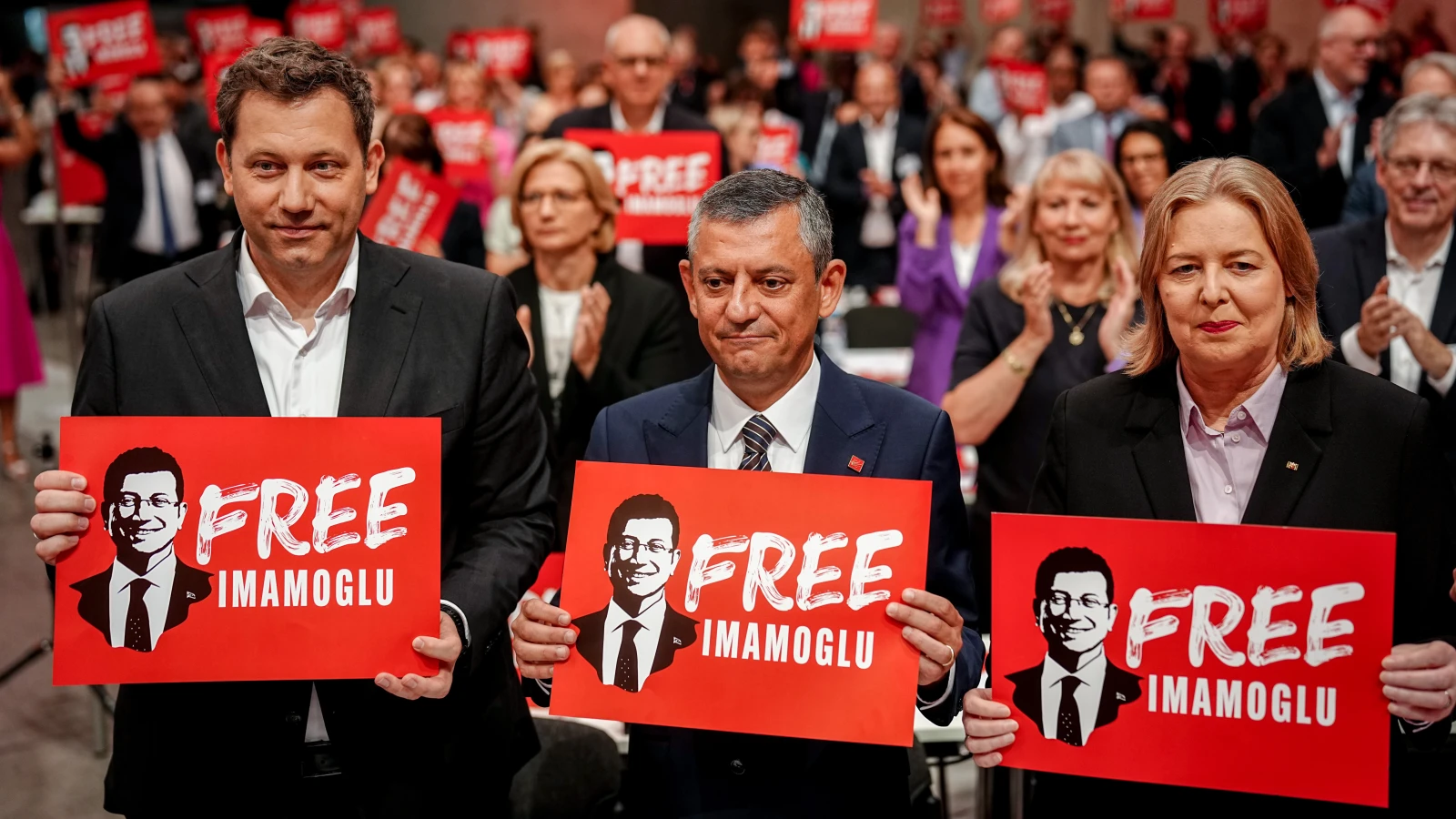 SPD`de Yeni Yönetim Seçildi!, © dpa SPD`de Yeni Yönetim Seçildi!, © dpa