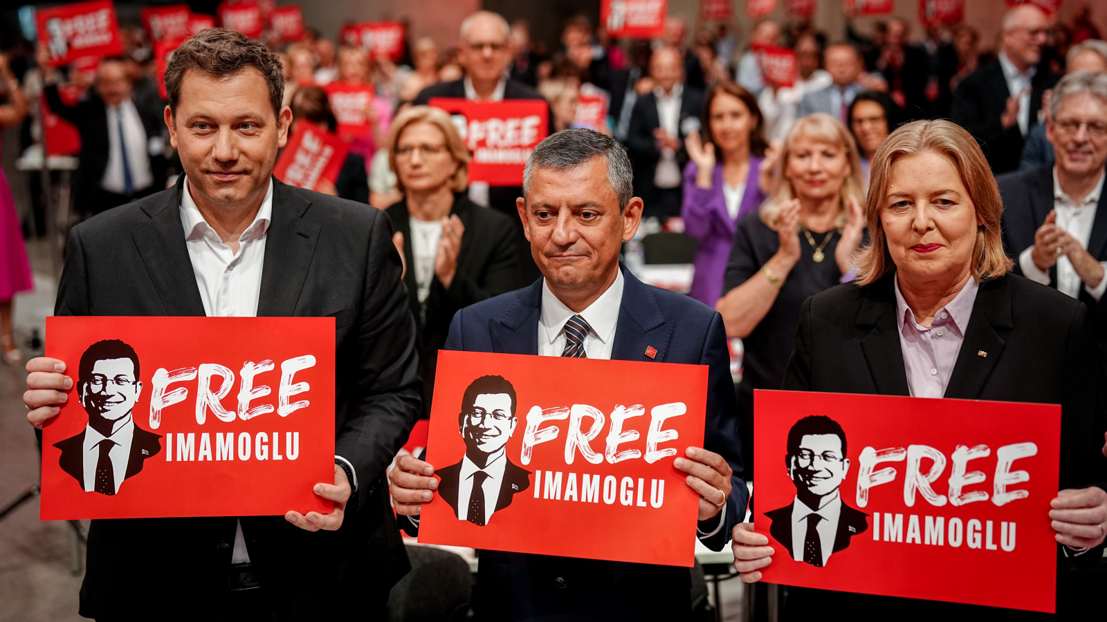 SPD`de Yeni Yönetim Seçildi!, © dpa