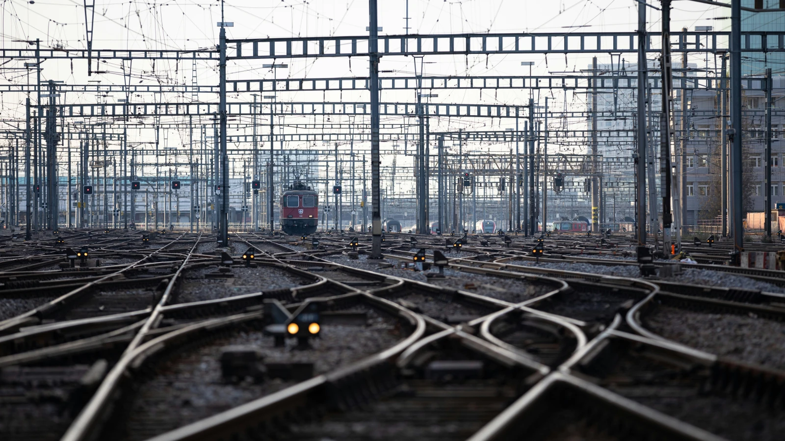 Güterverkehr soll trotz Baustellen auf der Schiene bleiben, © Unsplash/Pascal Meier Güterverkehr soll trotz Baustellen auf der Schiene bleiben, © Unsplash/Pascal Meier