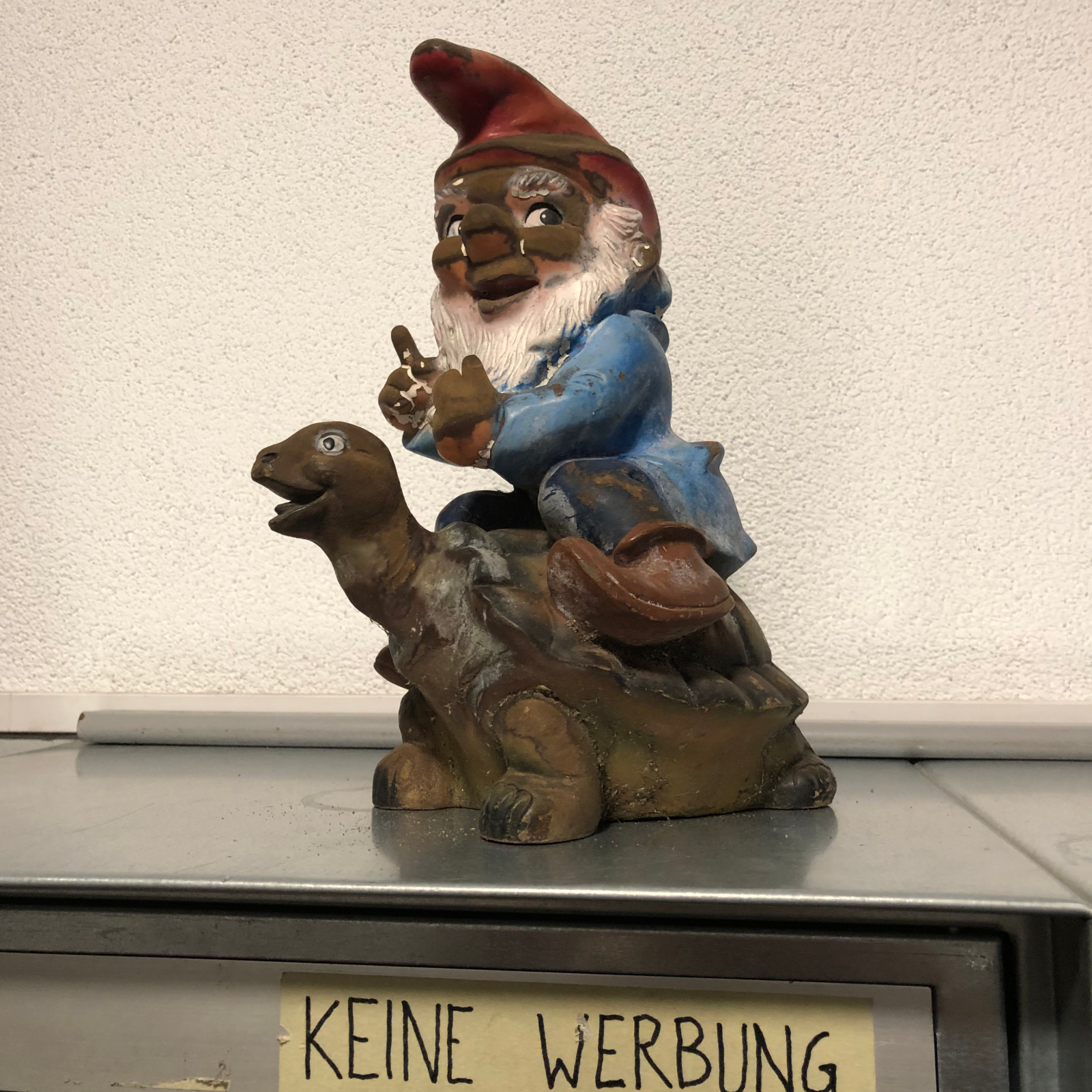 Wem gehört dieser Gartenzwerg?, © Basilisk