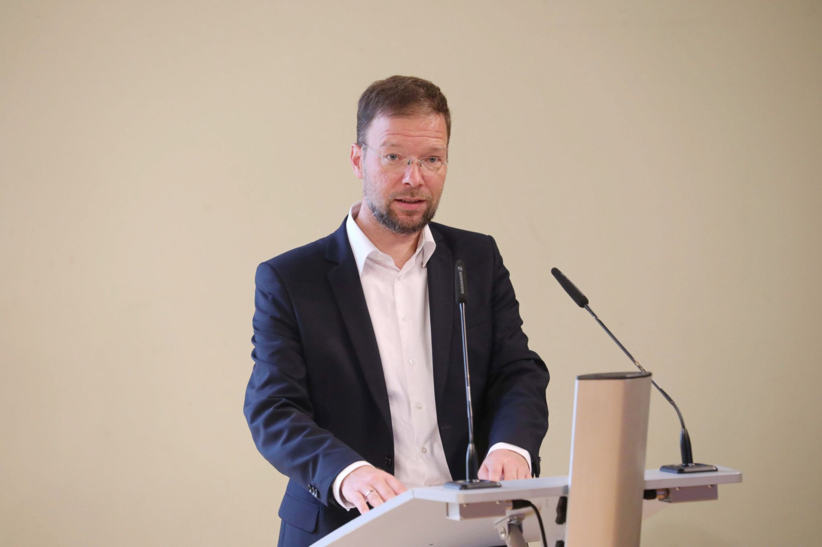 Jenas Oberbürgermeister Thomas Nitzsche spricht in Jena.